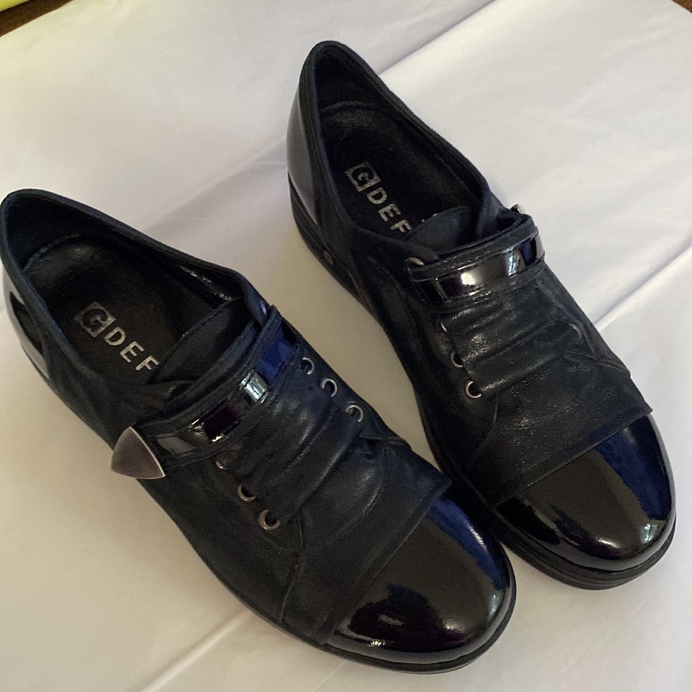 GDEFY Black Leather Upper Rubber Soles Women's Size 7
